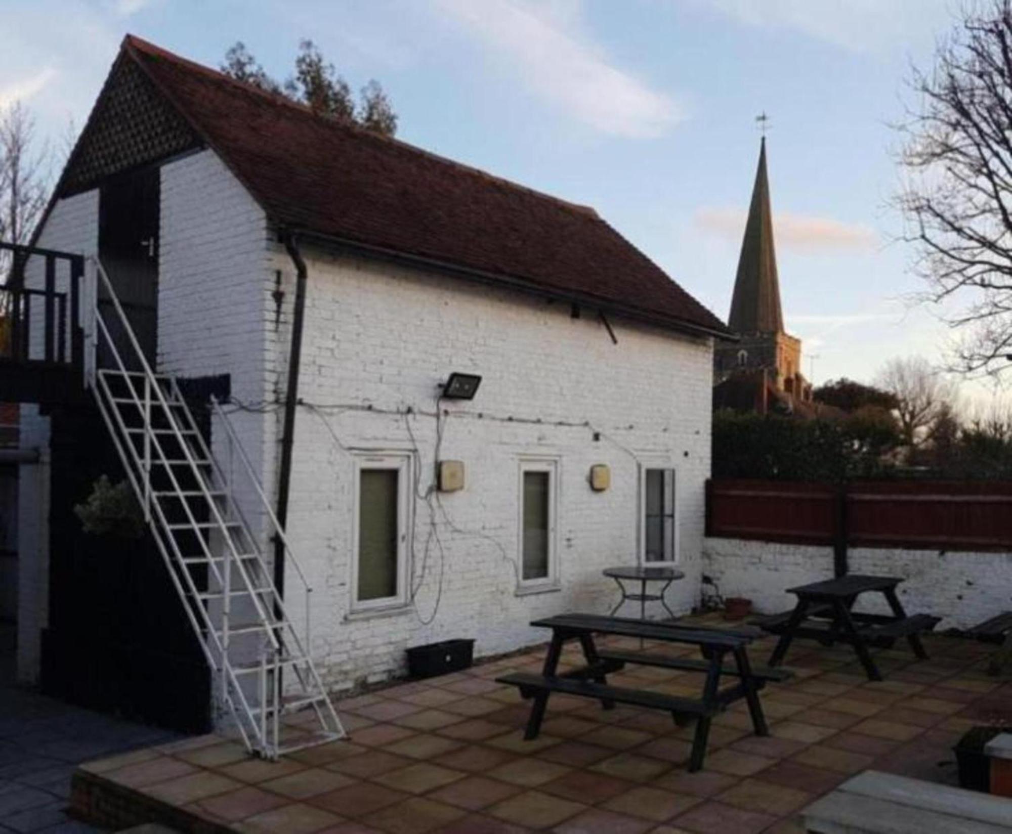Swan Inn, Heathrow Airport Stanwell Ngoại thất bức ảnh